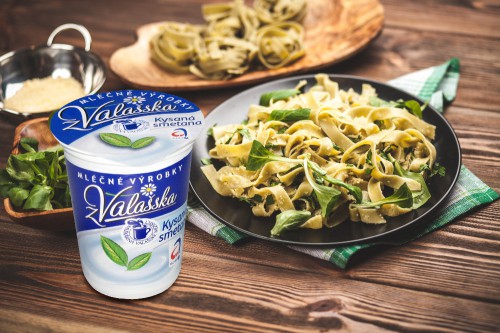 Letní oběd těstoviny se špenátem