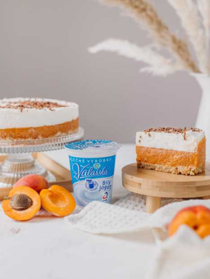 Meruňkový nepečený dort